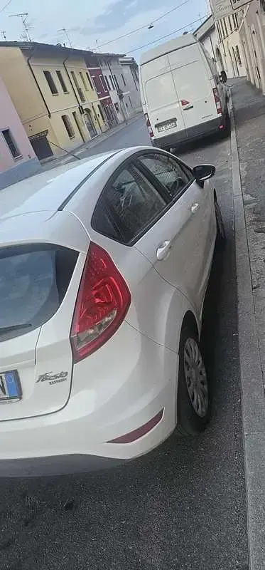 Usata Ford Fiesta Ghia 92 CV (67 kW) 2010 Utilitaria