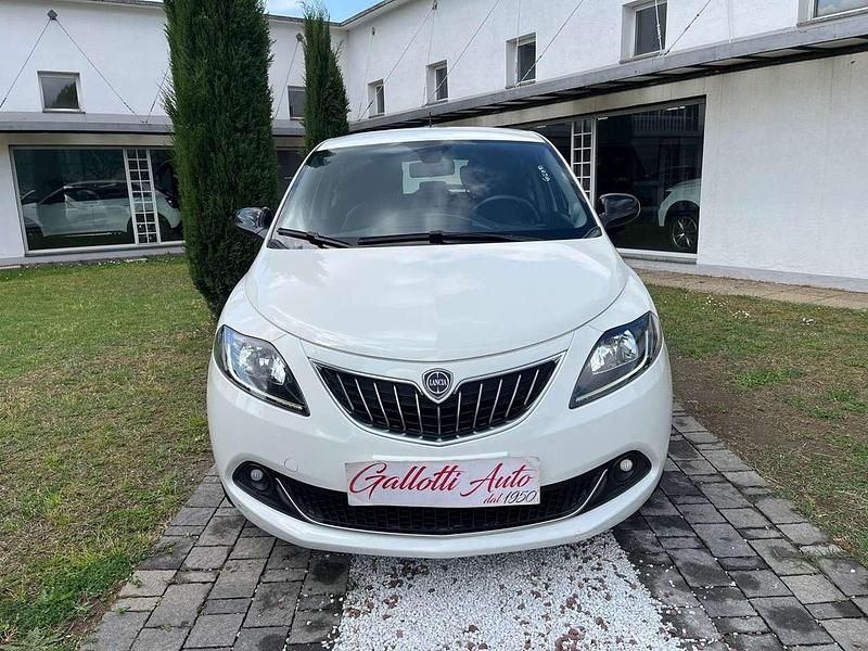 Usata Lancia Ypsilon Gold 70 CV (51 kW) 2023 Bianco Utilitaria