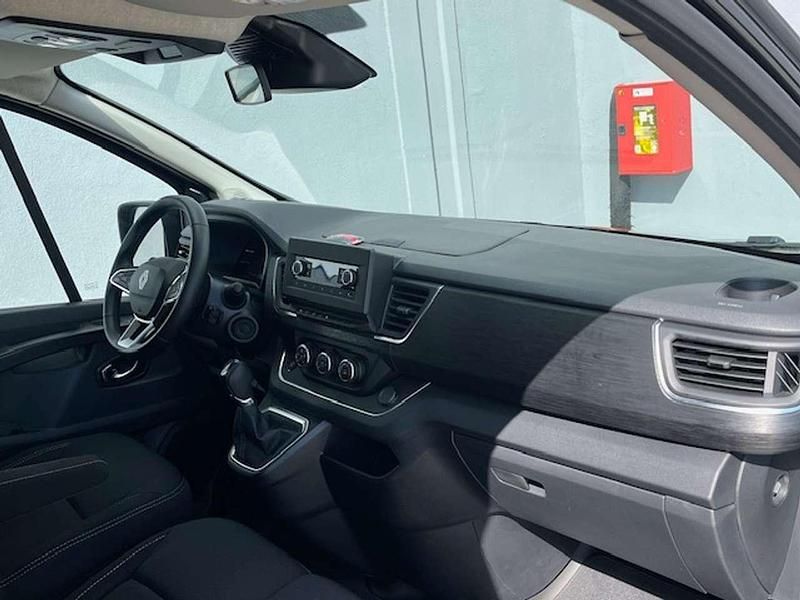 Usata Renault Trafic Authentique 150 CV (110 kW) 2024 Nero metallizzato Monovolume