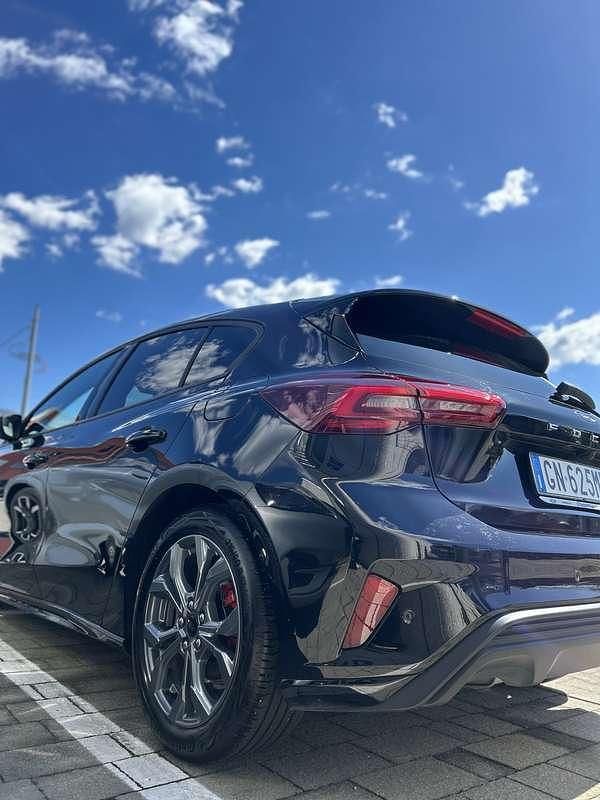 Usata 2023 Ford Focus ST-Line Tre volumi | 21.000 € (Buon prezzo) - Immagine 1/4