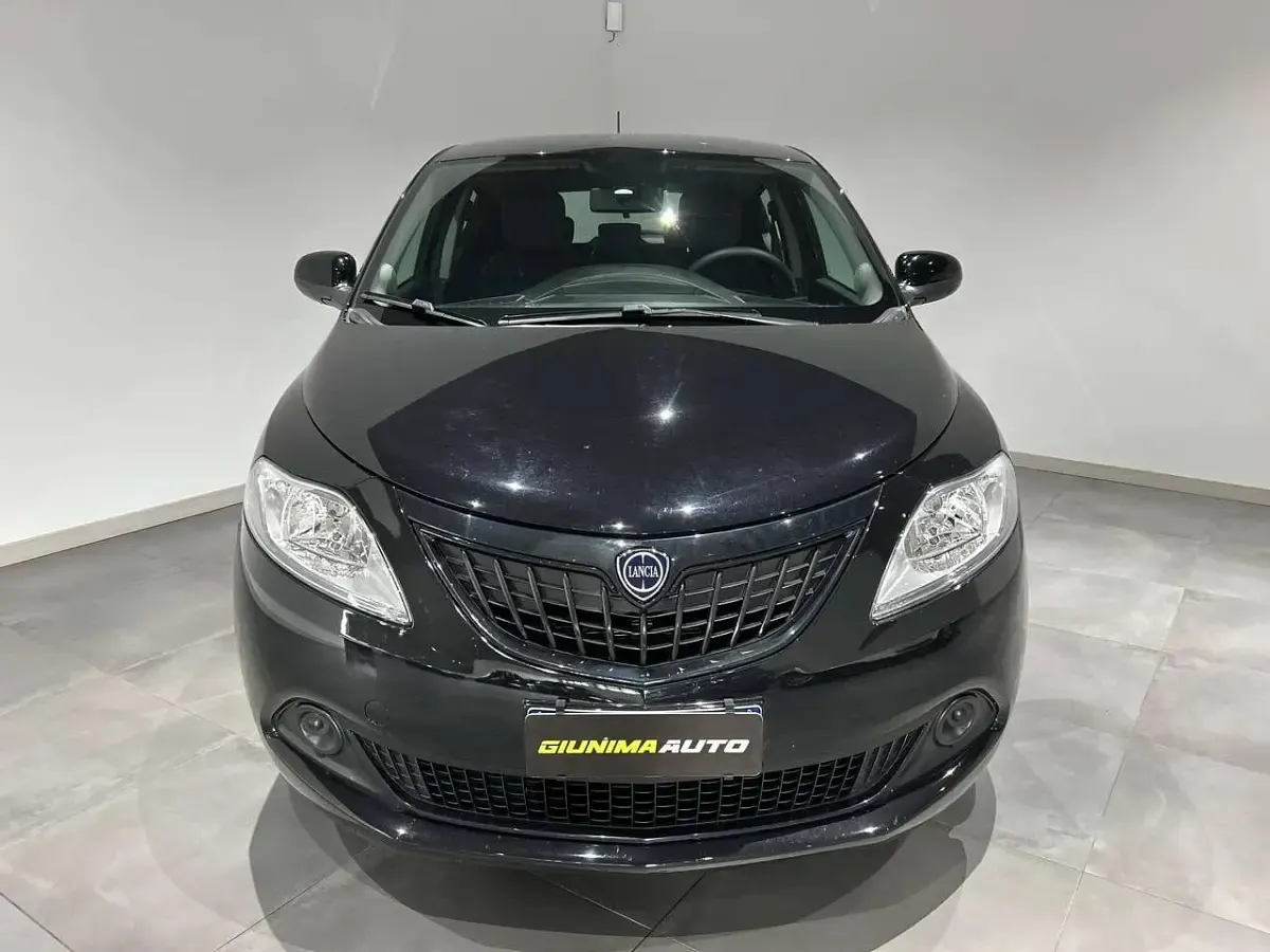 Usata Lancia Ypsilon 69 CV (50 kW) 2024 Nero Utilitaria