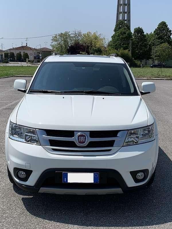 Usata 2016 Fiat Freemont Lounge SUV | 7800 € (Buon prezzo) - Immagine 1/4