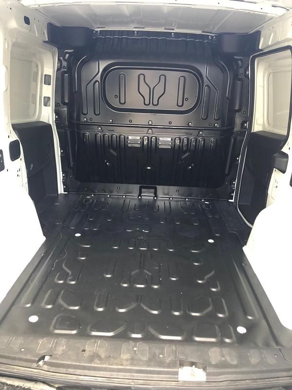 Usata Fiat Doblò Easy 95 CV (69 kW) 2019 Nero Monovolume