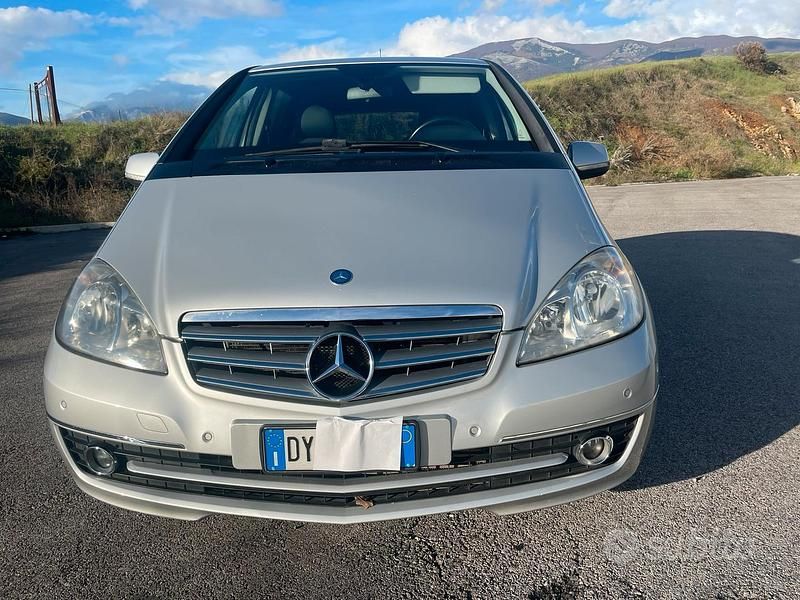 Grigio Usata 2009 Mercedes A180 Monovolume | 2200 € - Immagine 1/4