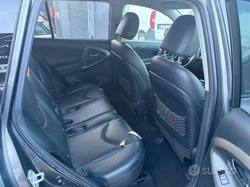 Usata Toyota RAV4 150 CV (110 kW) 2009 Grigio SUV