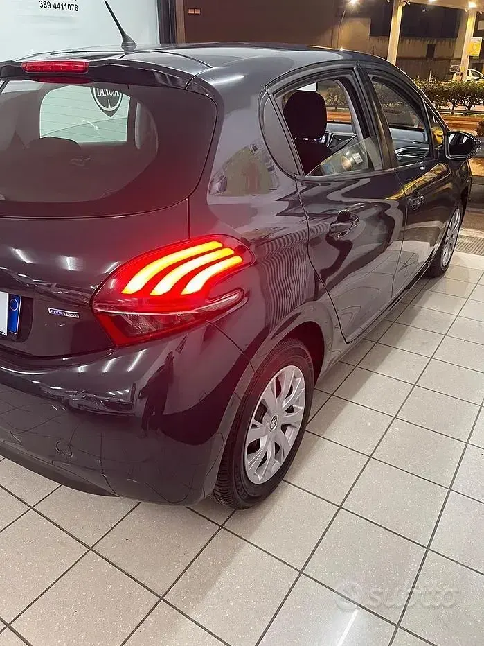 Usata Peugeot 208 Active 82 CV (60 kW) 2016 Blu Utilitaria