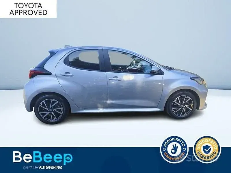 Usata Toyota Yaris Hybrid Trend 115 CV (84 kW) 2022 Grigio Berlina