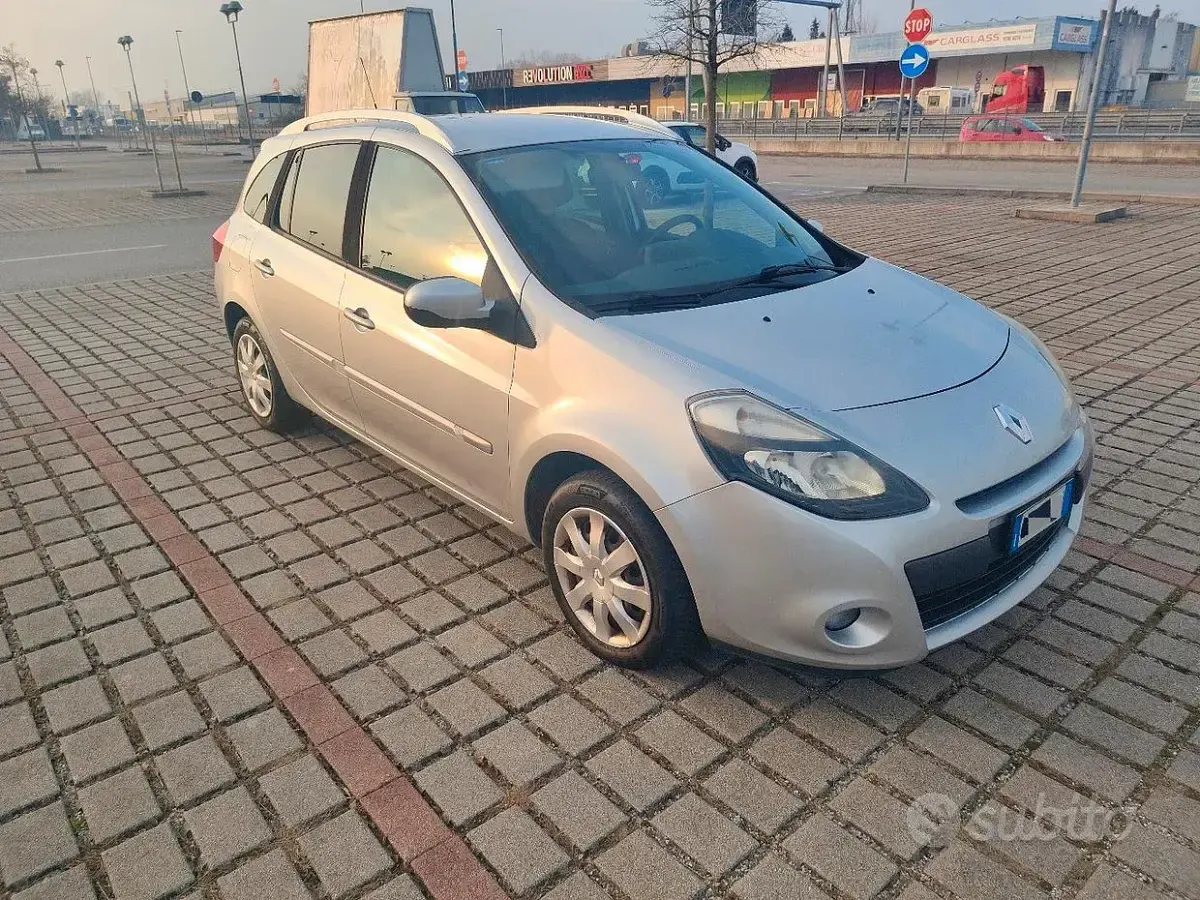 Usata Renault Clio 68 CV (50 kW) 2010 Grigio Station wagon