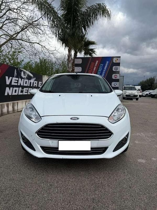 Usata Ford Fiesta 75 CV (55 kW) 2016 Bianco Utilitaria
