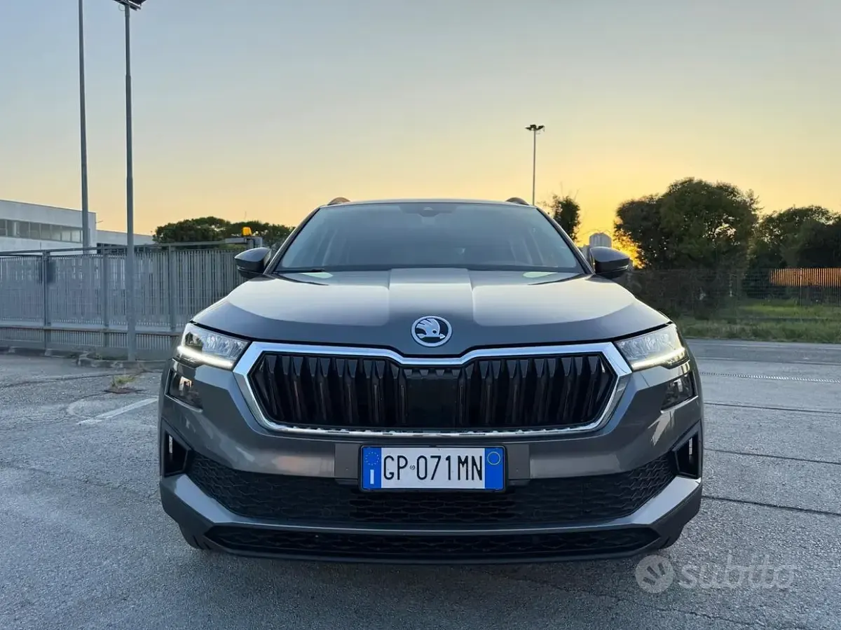 Usata Skoda Karoq Executive 116 CV (85 kW) 2023 Grigio SUV