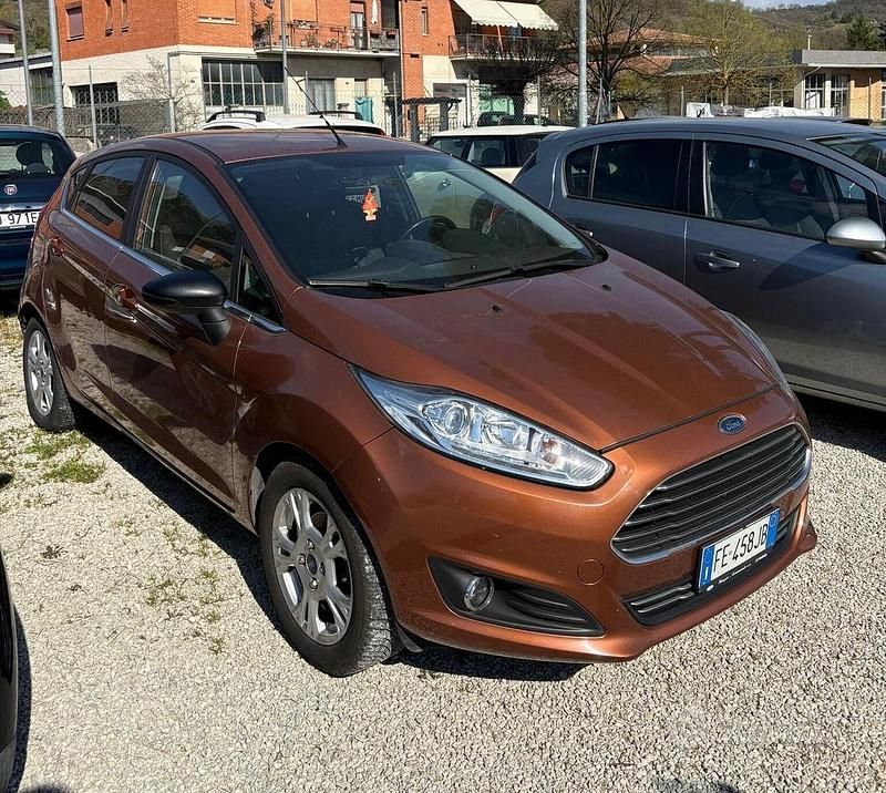 Usata Ford Fiesta 75 CV (55 kW) 2016 Marrone Utilitaria