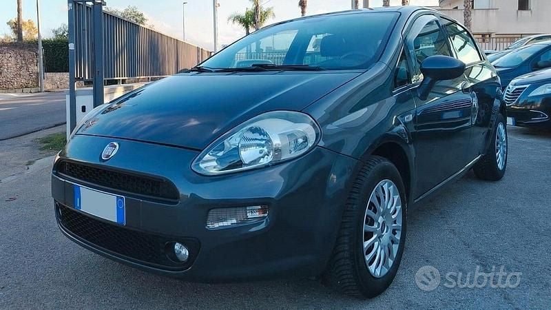 Usata Fiat Punto Lounge 69 CV (50 kW) 2016 Grigio Berlina