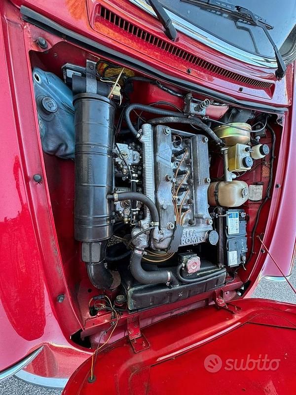 Usata Alfa Romeo Spider 109 CV (80 kW) 1988 Rosso Cabrio