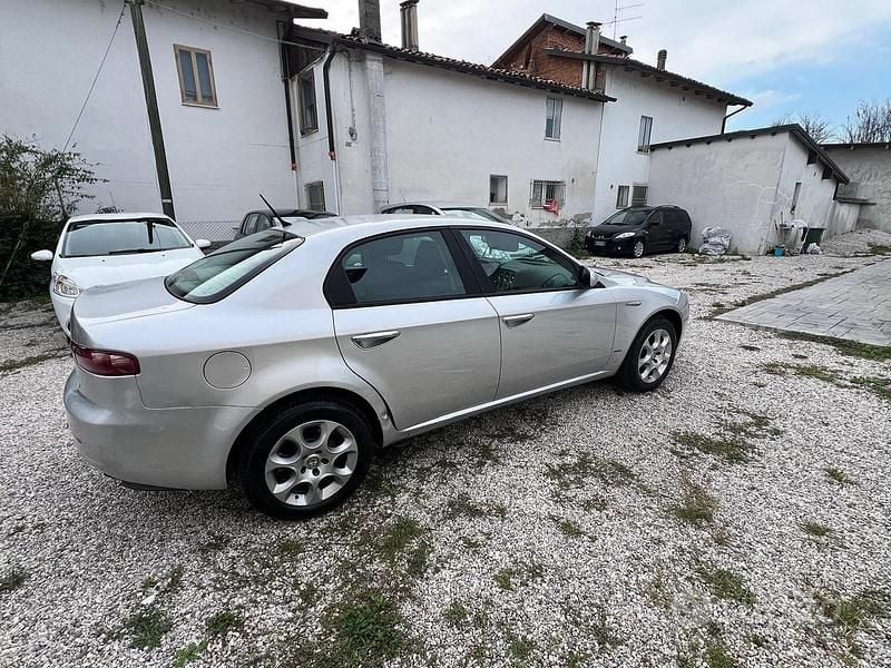 Usata Alfa Romeo 159 Progression 140 CV (102 kW) 2009 Grigio Berlina
