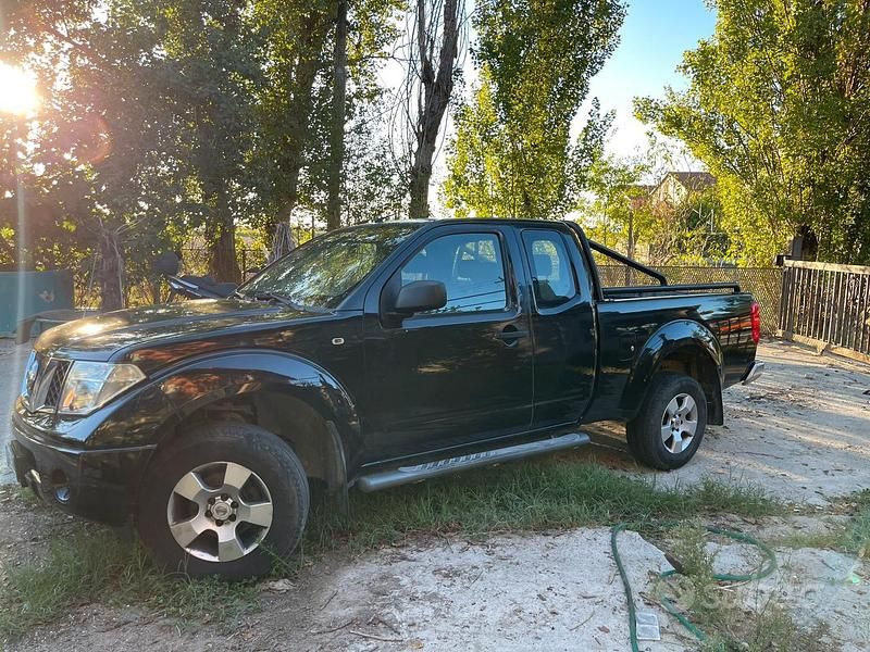 Nero Usata 2007 Nissan Navara Pick-up | 9000 € - Immagine 1/4