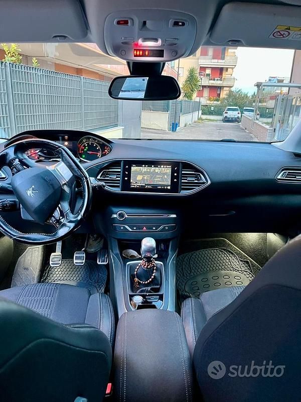 Usata Peugeot 308 Allure 131 CV (96 kW) 2018 Blu/azzurro Berlina