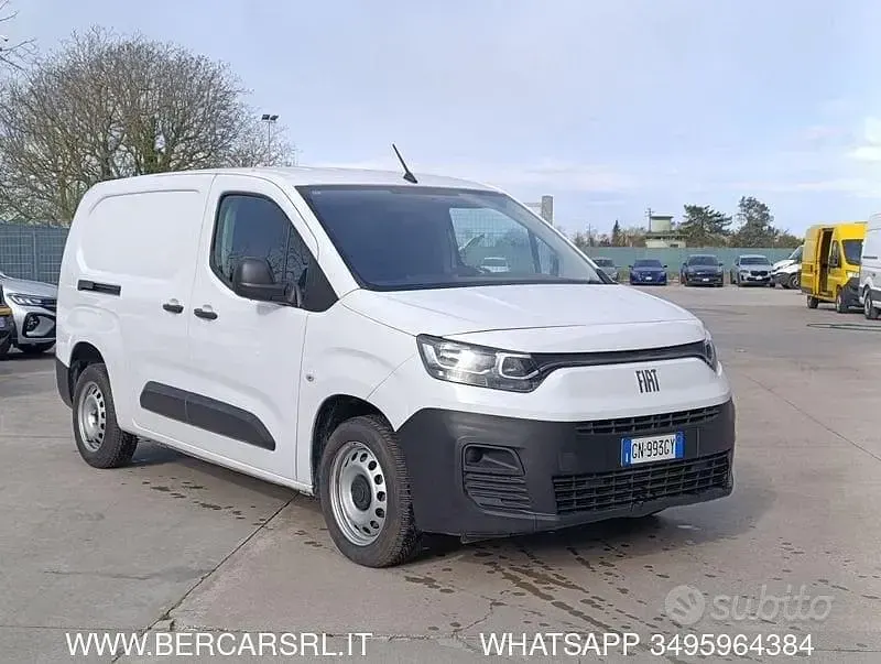 Begagnad Fiat Doblò 131 HK (96 kW) 2023 Vit Minibuss