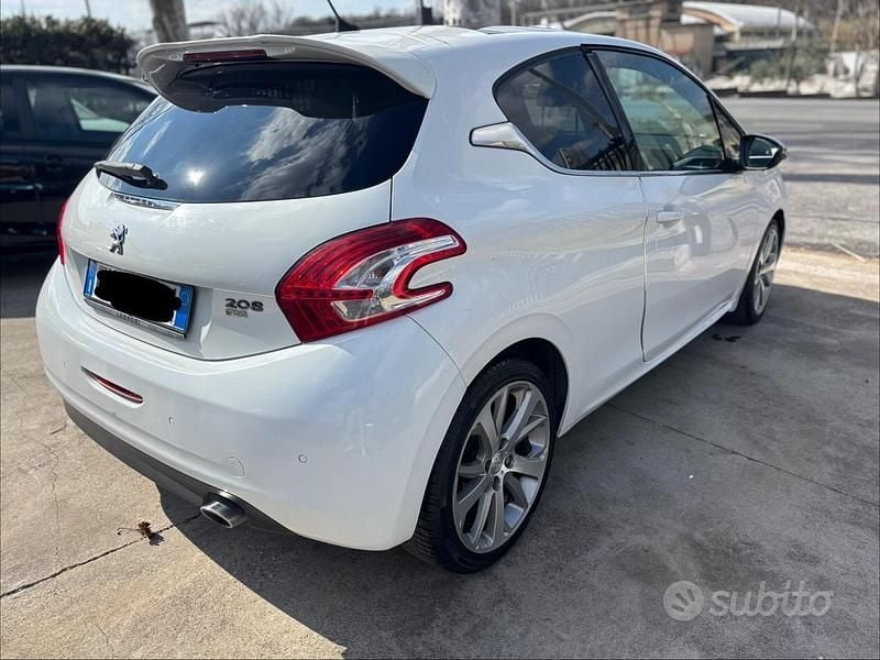 Usata Peugeot 208 Allure 92 CV (67 kW) 2015 Bianco Utilitaria