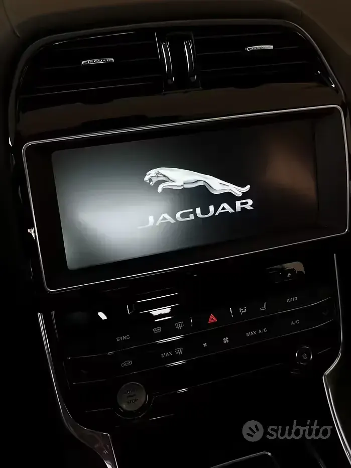 Usata Jaguar XE Portfolio 180 CV (132 kW) 2016 Grigio Berlina