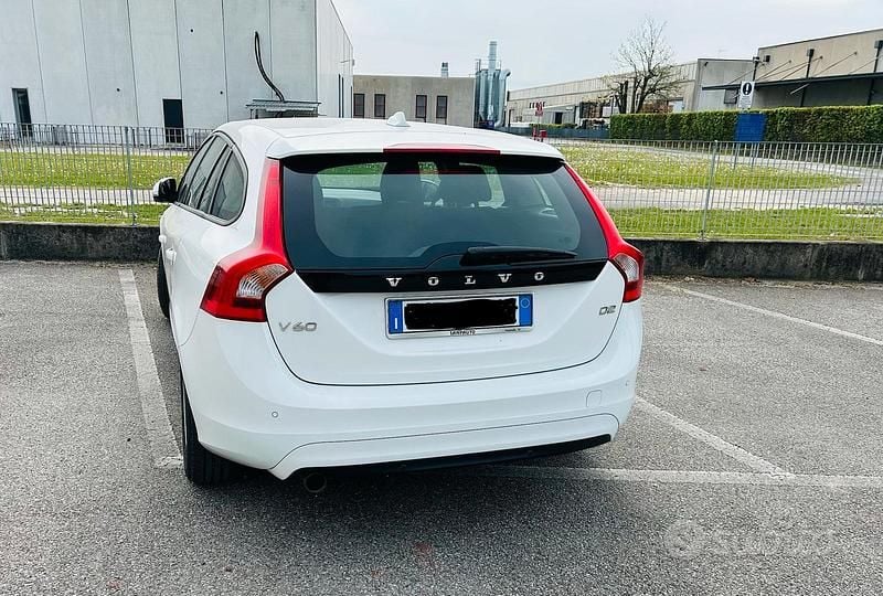 Usata Volvo V60 Business Edition 120 CV (88 kW) 2017 Station wagon