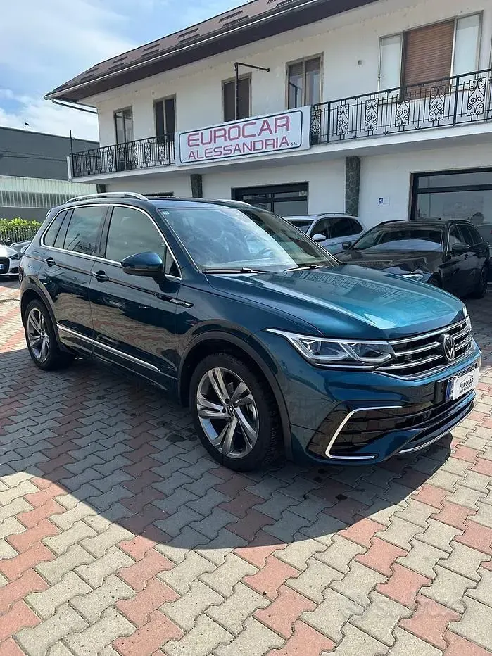 Usata VW Tiguan R-line 150 CV (110 kW) 2024 Blu SUV