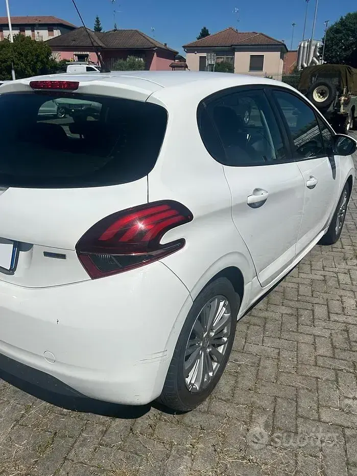 Usata Peugeot 208 Active 82 CV (60 kW) 2016 Bianco Utilitaria