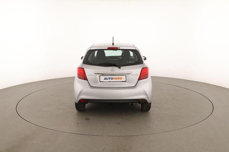 Usata Toyota Yaris Active 70 CV (51 kW) 2017 Argento Utilitaria