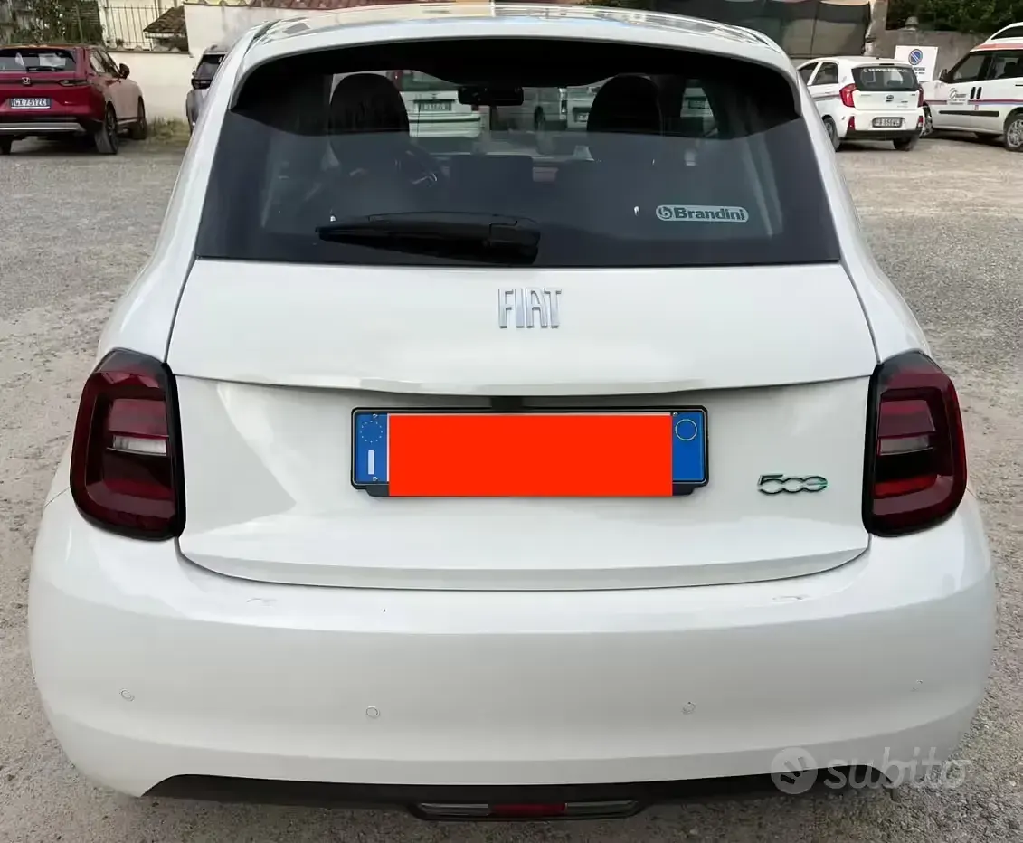 Używany Fiat 500e Red 69 kW (95 KM) 2025 Biały Hatchback