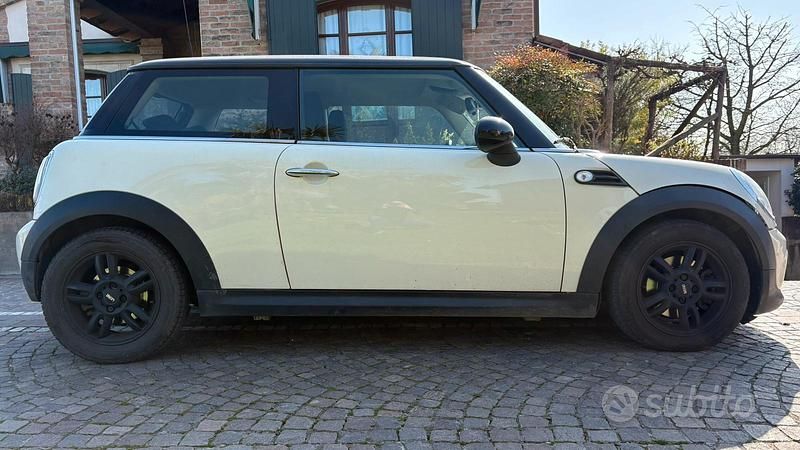 Usata Mini ONE 75 CV (55 kW) 2011 Bianco Utilitaria