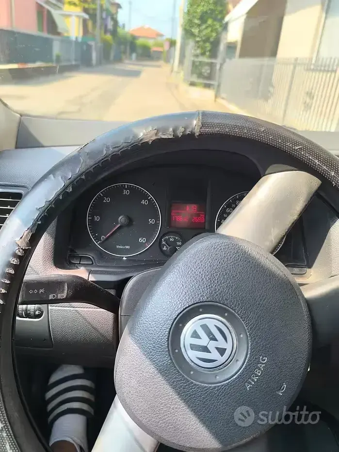 Usata VW Golf IV 105 CV (77 kW) 2004 Berlina