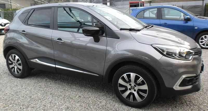Usata Renault Captur 90 CV (66 kW) 2018 Grigio SUV