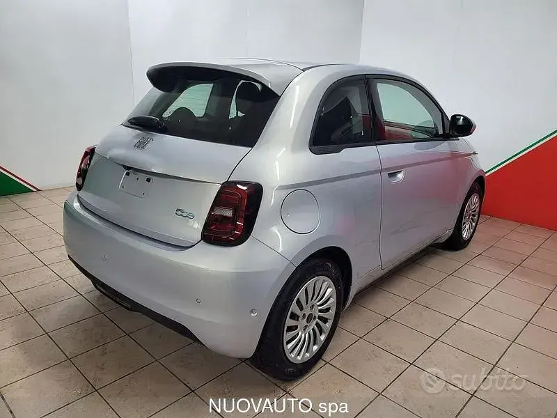 Nuova Fiat 500e Tech 86 kW (118 CV) 2026 Blu Berlina