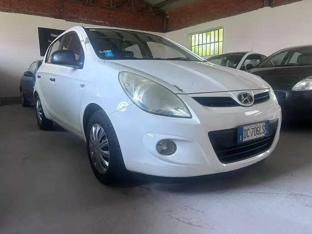 Usata Hyundai i20 Classic 77 CV (56 kW) 2010 Bianco Utilitaria