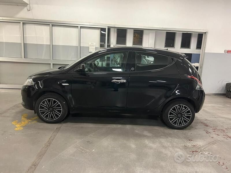 Usata Lancia Ypsilon 69 CV (50 kW) 2021 Nero Utilitaria