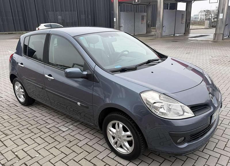 Usata Renault Clio II LE 75 CV (55 kW) 2008 Other Berlina