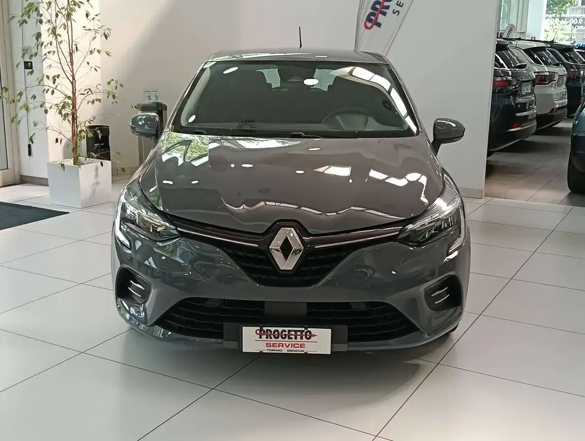 Käytetty Renault Clio V Intens 101 HP (74 kW) 2021 Harmaa Sedan