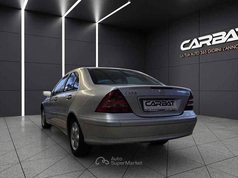 Usata Mercedes C220 Classic 150 CV (110 kW) 2004 Argento