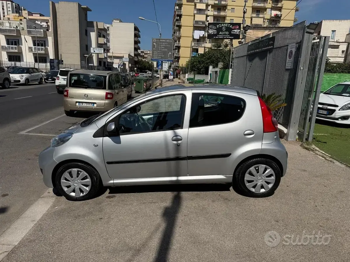 Usata Peugeot 107 Active 68 CV (50 kW) 2011 Grigio Utilitaria