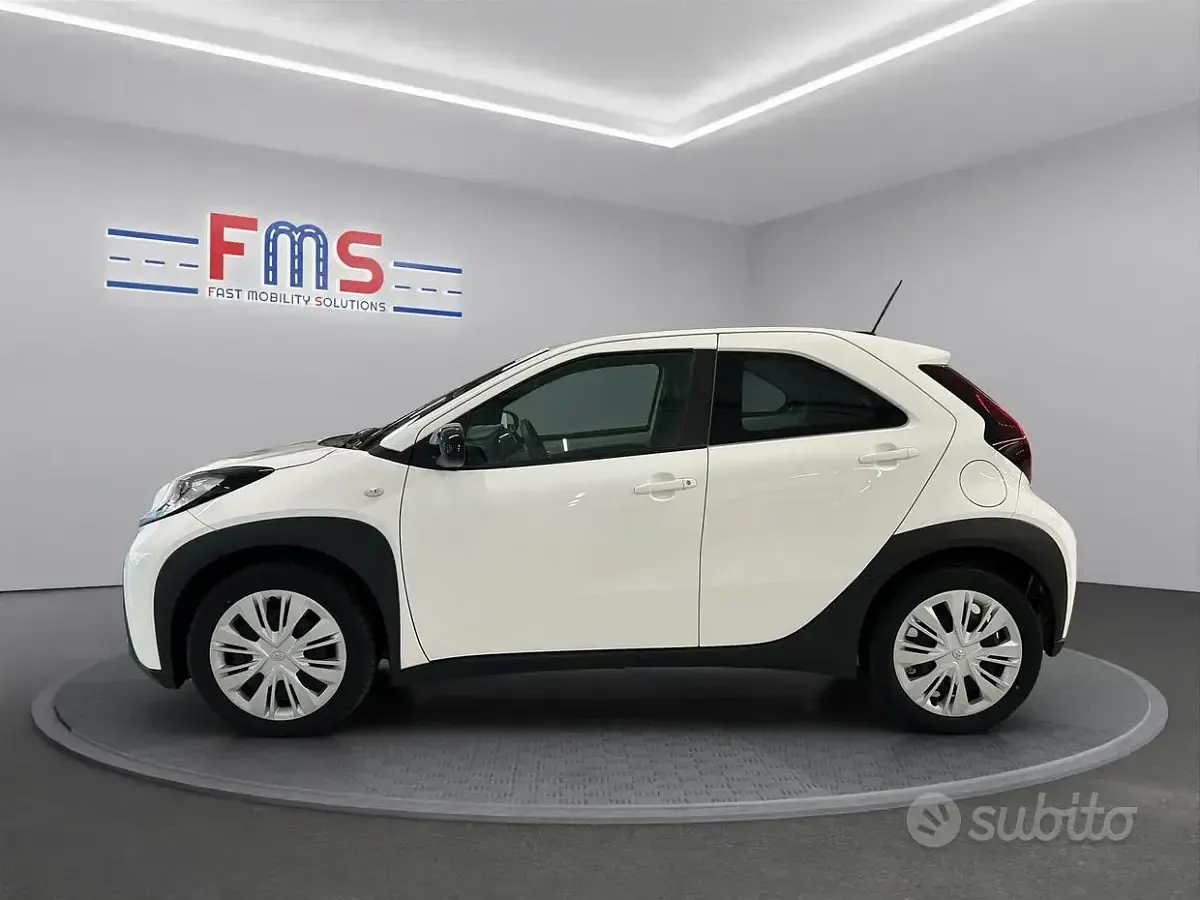 Usata Toyota Aygo X Active 72 CV (52 kW) 2025 Bianco SUV
