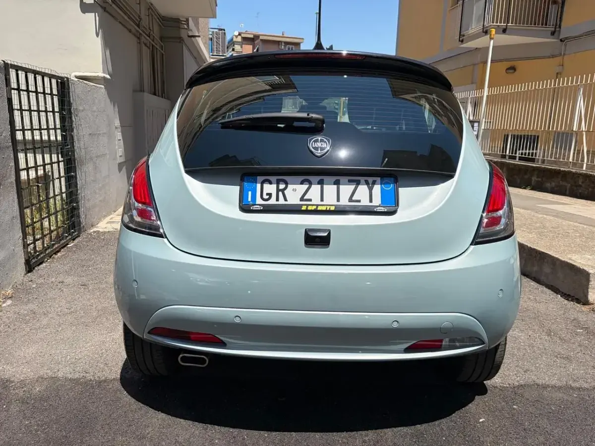 Usata Lancia Ypsilon Gold 69 CV (50 kW) 2024 Blu Utilitaria