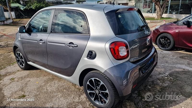 Usata Smart ForFour Passion 71 CV (52 kW) 2015 Grigio Utilitaria