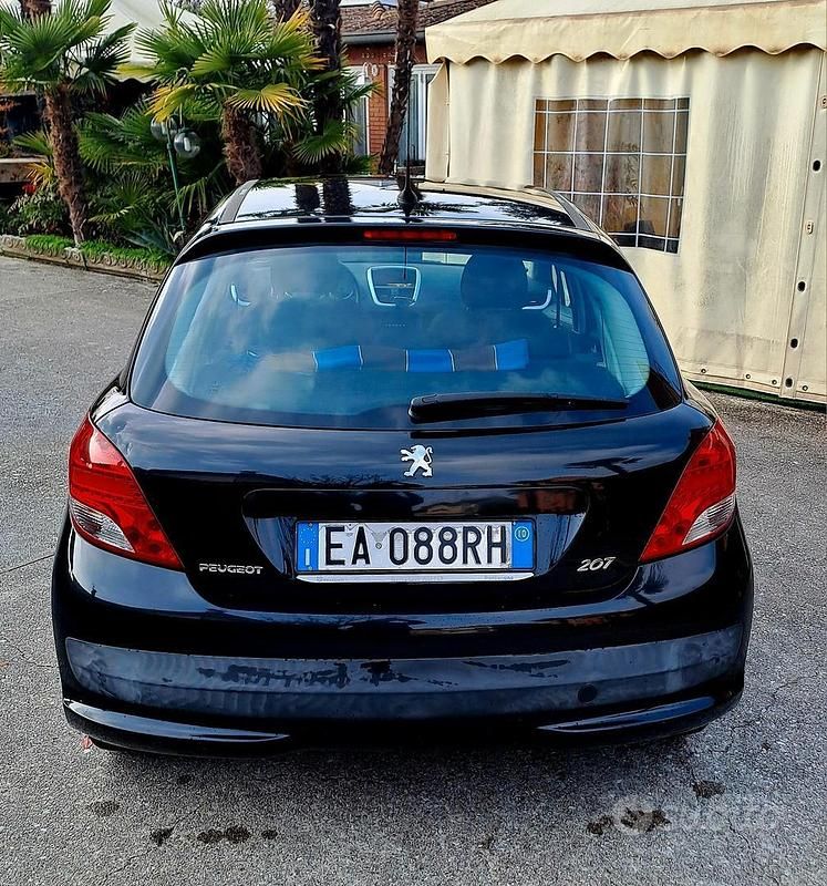 Usata Peugeot 207 95 CV (69 kW) 2010 Nero Utilitaria