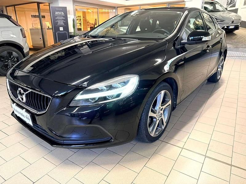 Usata Volvo V40 Kinetic 120 CV (88 kW) 2017 Nero Berlina