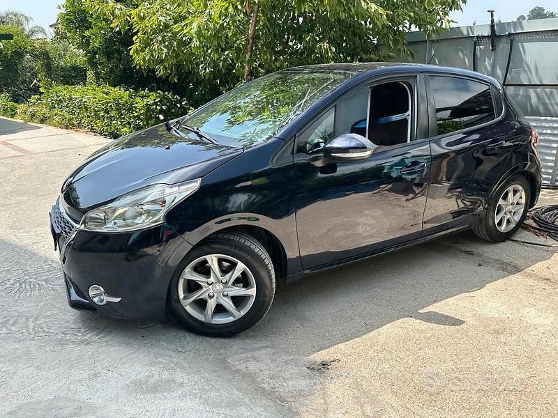 Usata Peugeot 208 68 CV (50 kW) 2013 Utilitaria