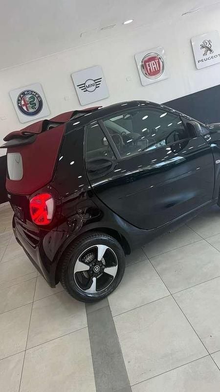 Usata Smart ForTwo Electric Drive 41 kW (56 CV) 2022 Nero Cabrio