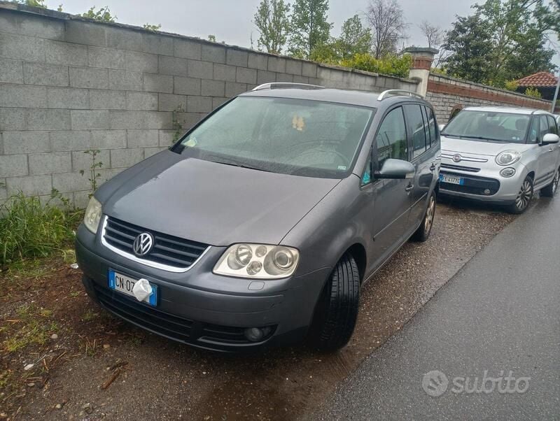 Usata VW Touran Trendline 140 CV (102 kW) 2004 Grigio Monovolume