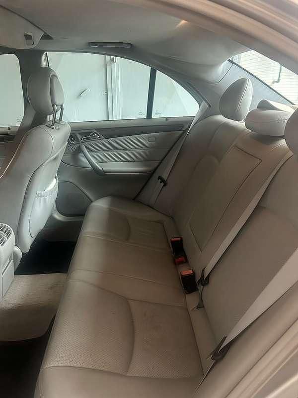 Usata Mercedes C220 Classic 143 CV (105 kW) 2002 Argento Berlina