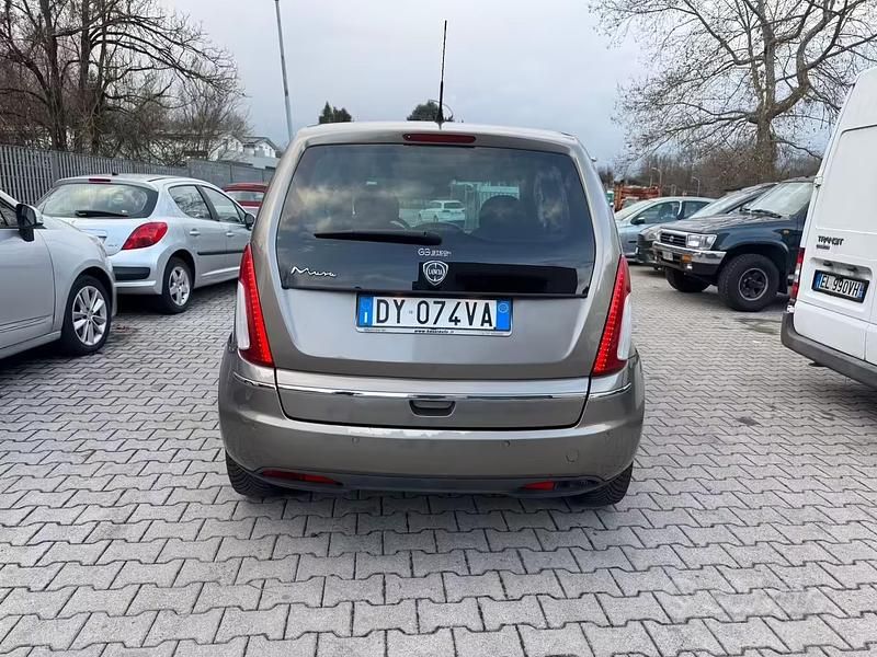Usata Lancia Musa 77 CV (56 kW) 2009 Marrone Monovolume