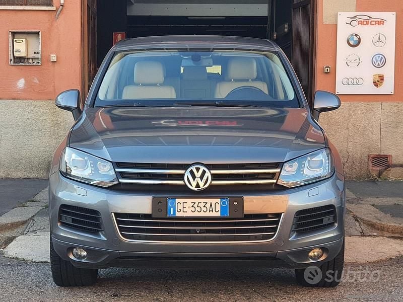 Usata VW Touareg 245 CV (180 kW) 2012 Grigio SUV