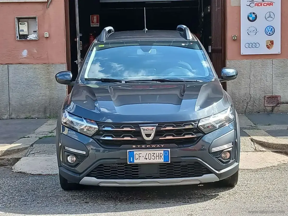 Usata Dacia Sandero Comfort 101 CV (74 kW) 2021 Grigio Berlina